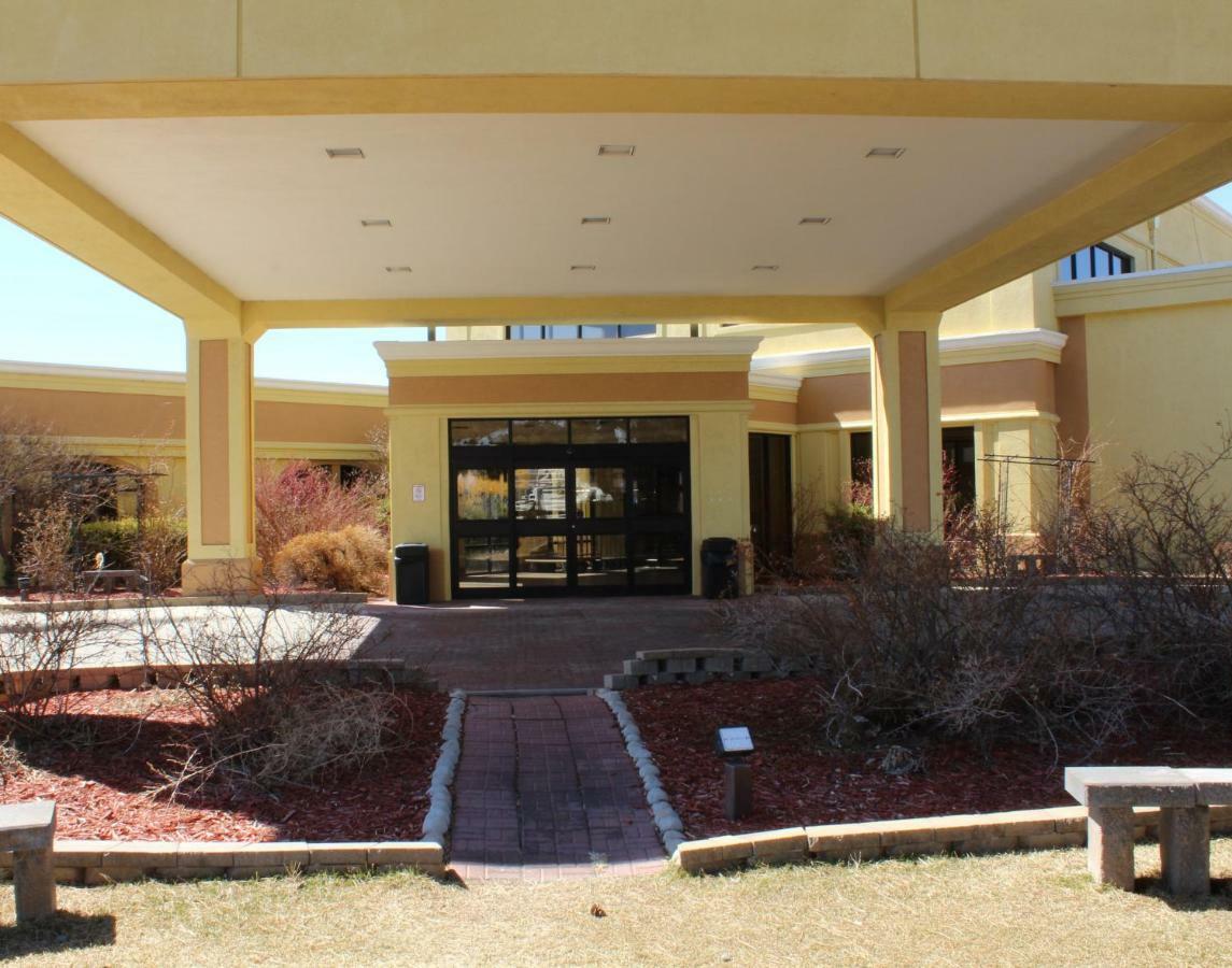 Ramada By Wyndham North Platte Hotel Ngoại thất bức ảnh