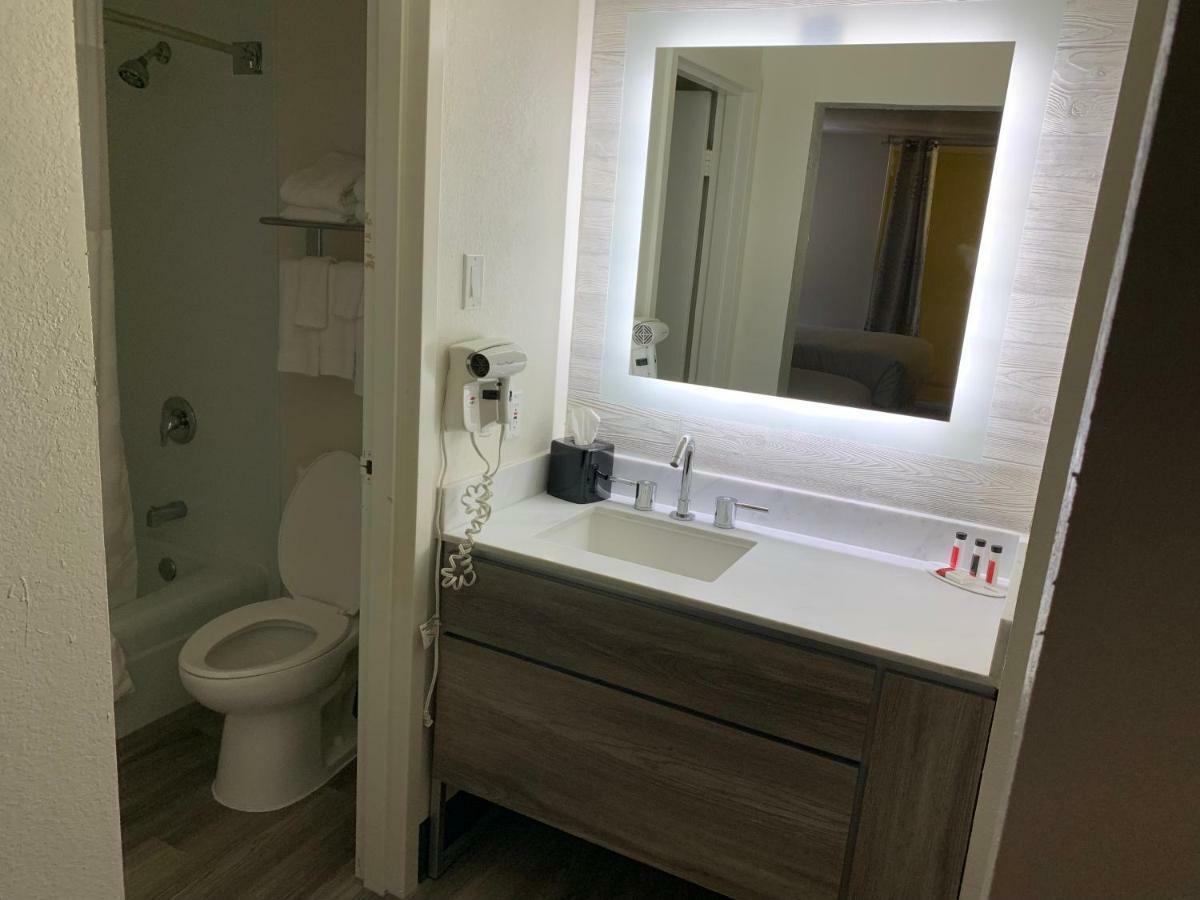 Ramada By Wyndham North Platte Hotel Ngoại thất bức ảnh