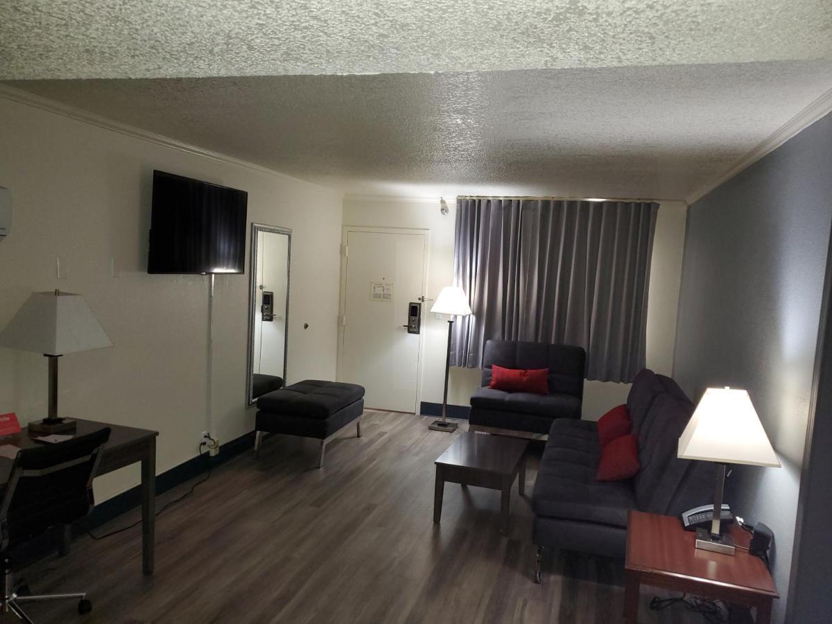 Ramada By Wyndham North Platte Hotel Ngoại thất bức ảnh